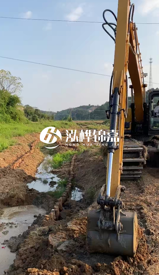 青島河道清淤專(zhuān)業(yè)施工-水挖機(jī)清淤適合哪些河道狀況？