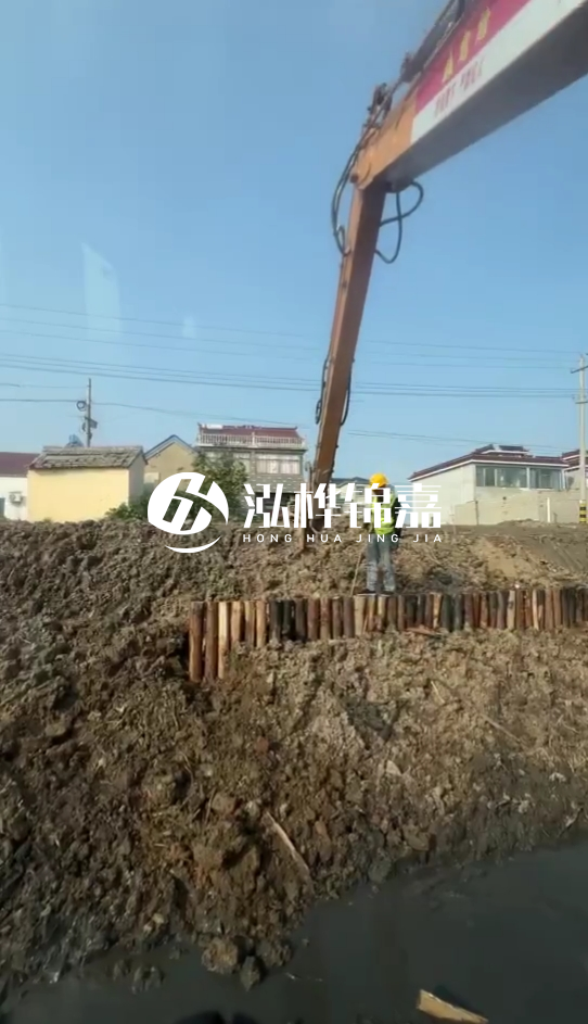 南陽(yáng)挖機(jī)打木樁專(zhuān)業(yè)施工-打防汛木樁時(shí)選用多粗的木樁為宜？